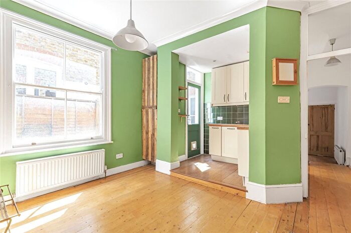 2 Bedroom Flat To Rent In Lyham Road, Brixton, London, SW2