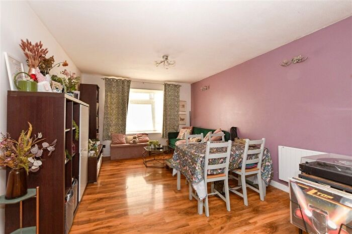 1 Bedroom Flat For Sale In Levett Road, Leatherhead, Surrey, KT22