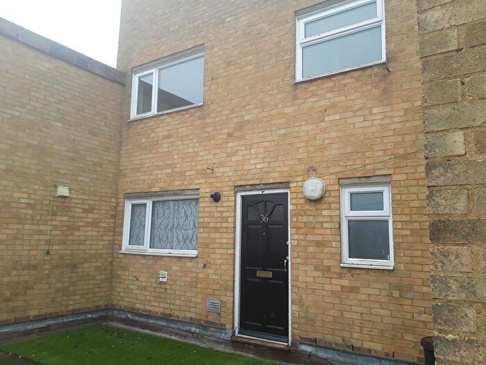 3 Bedroom Maisonette To Rent In Kestrel Road, Chatham, ME5
