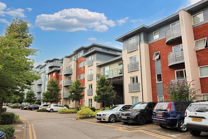 3 Bedroom Flat To Rent In Stanton House, Coxhill Way, HP21