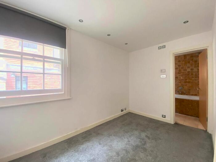 3 Bedroom Terraced House To Rent In Queensbury Mews, Brighton, BN1