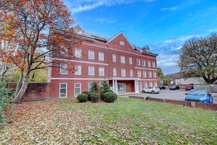 1 Bedroom Flat To Rent In Station Road, Loudwater, High Wycombe, Buckinghamshire, HP10