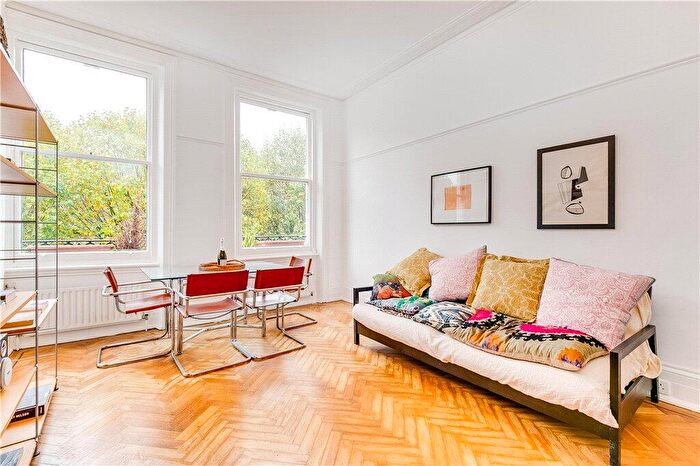 2 Bedroom Apartment To Rent In Redcliffe Square, Chelsea, London, SW10