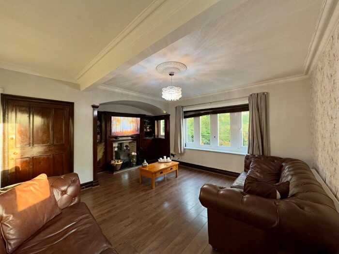 7 Bedroom Semi-Detached House For Sale In The Crescent, Burnley, BB10