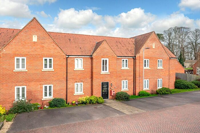 2 Bedroom Apartment For Sale In Siskin Drive, Hemel Hempstead, Hertfordshire, HP3