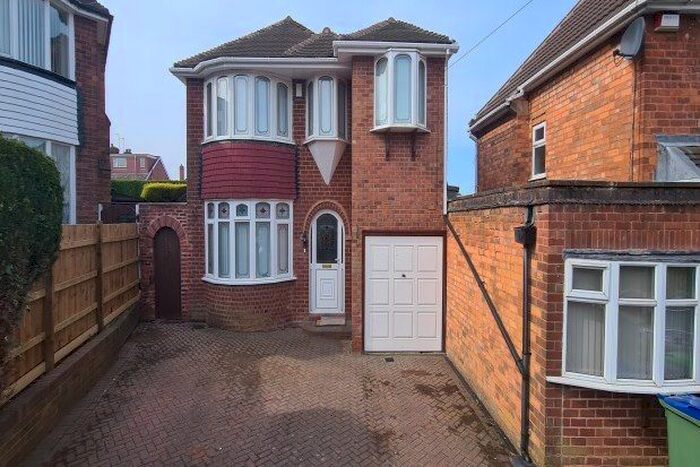4 Bedroom Link Detached House To Rent In Broadway Croft, Oldbury, B68