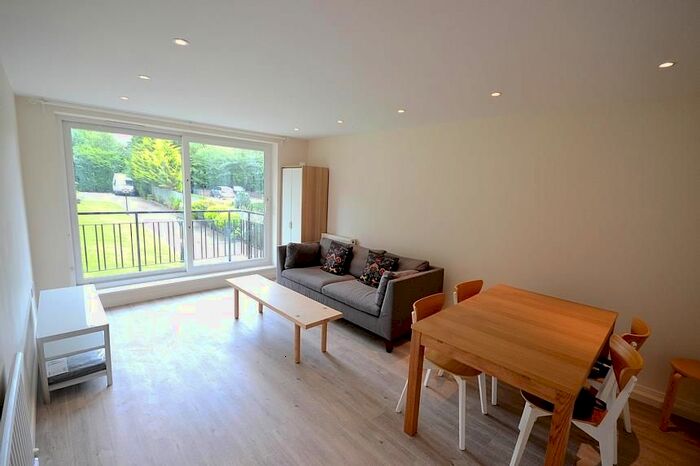 2 Bedroom Flat To Rent In Barchester Lodge, Holden Road, Woodside Park, London, N12