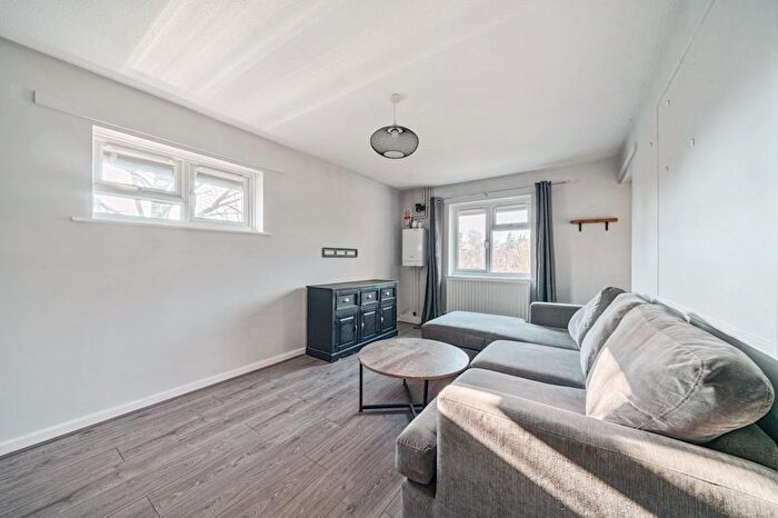 1 Bedroom Flat To Rent In Fieldway, Haslemere, GU27