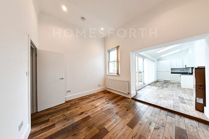 2 Bedroom Flat To Rent In Brondesbury Road, Queen's Park, NW6