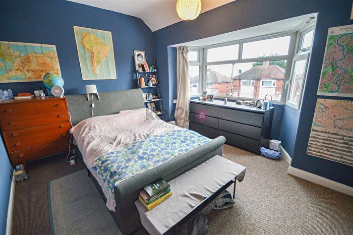 2 Bedroom Semi-Detached House For Sale In Hopefield Avenue, Sheffield, S12
