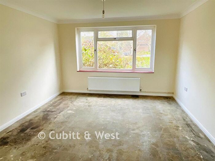 3 Bedroom Semi Detached House For Sale In Crossways, Crawley, West Sussex, RH10