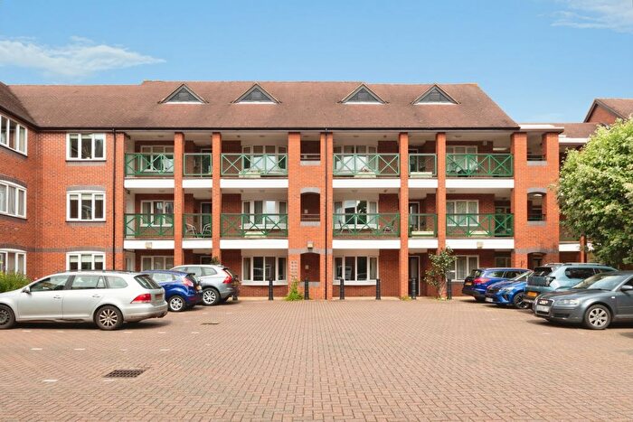 2 Bedroom Flat For Sale In Deerhurst Court, Solihull, West Midlands, B91