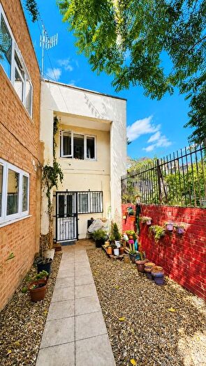 1 Bedroom Flat To Rent In Green Lanes, London, N16