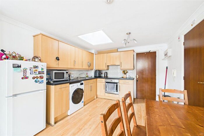 Studio To Rent In Market Street, Windsor, Berkshire, SL4