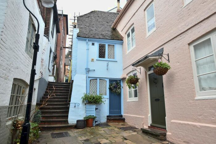 2 Bedroom Property To Rent In Sinnock Square, Hastings, East Sussex, TN34