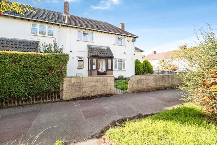 2 Bedroom End Of Terrace House For Sale In Felton Gardens, Barking, Essex, IG11