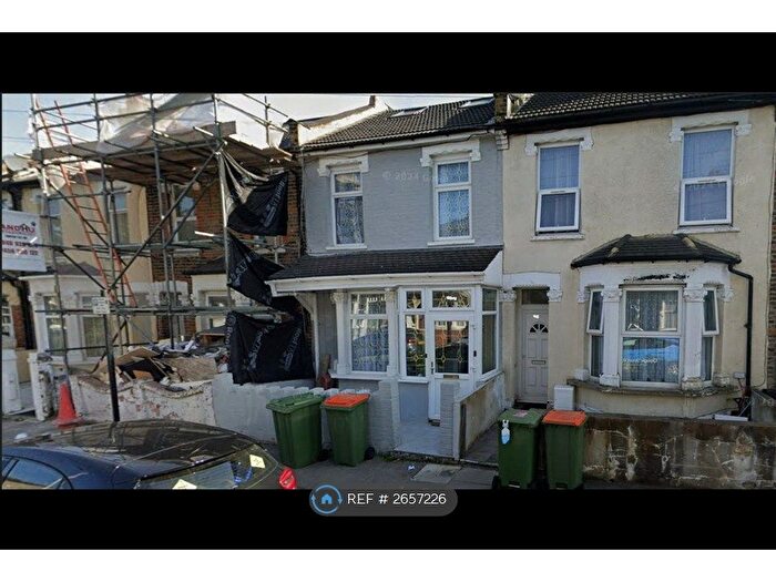 6 Bedroom Terraced House To Rent In Fourth Avenue, London, E12