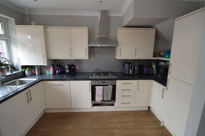 4 Bedroom Semi-Detached House To Rent In Waltham Way, London, E4