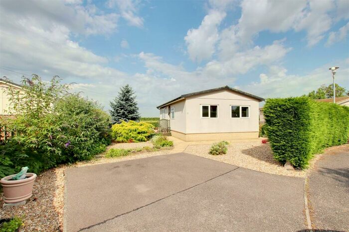 2 Bedroom Park Home For Sale In The Willows, Maltby Le Marsh, Alford, LN13