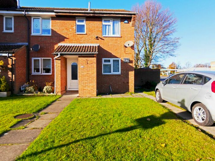 2 Bedroom End Of Terrace House To Rent In Brambles Farm Drive, Hillingdon, Uxbridge, UB10