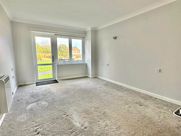 1 Bedroom Apartment For Sale In Shingle Bank Drive, Milford On Sea, Lymington, Hampshire, SO41
