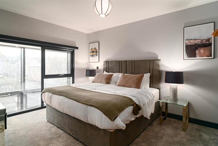 2 Bedroom Duplex For Sale In The Moorwell, Windsor Road, Penarth, CF64