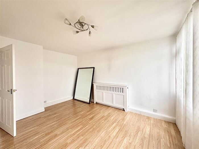 1 Bedroom Flat To Rent In Fairisle Close, Clifton, Nottingham, NG11