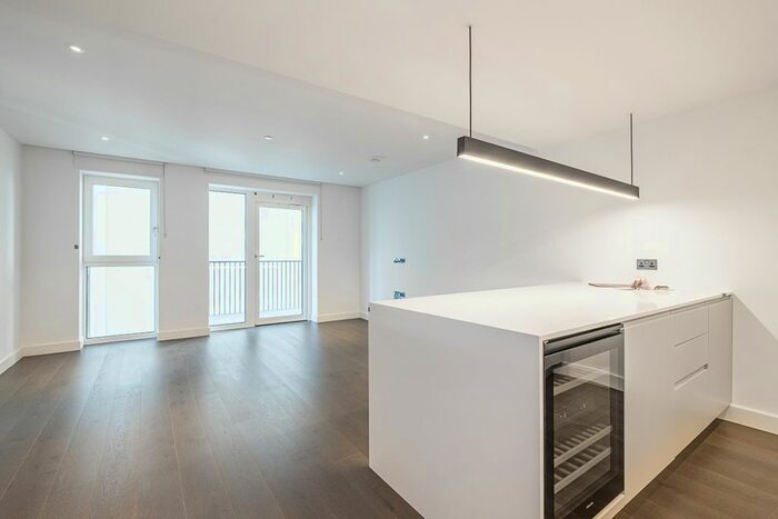 2 Bedroom Flat To Rent In Fountain Park Way, London, W12