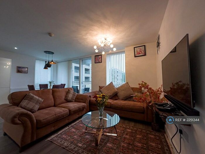 2 Bedroom Flat To Rent In Adenmore Road, London, SE6