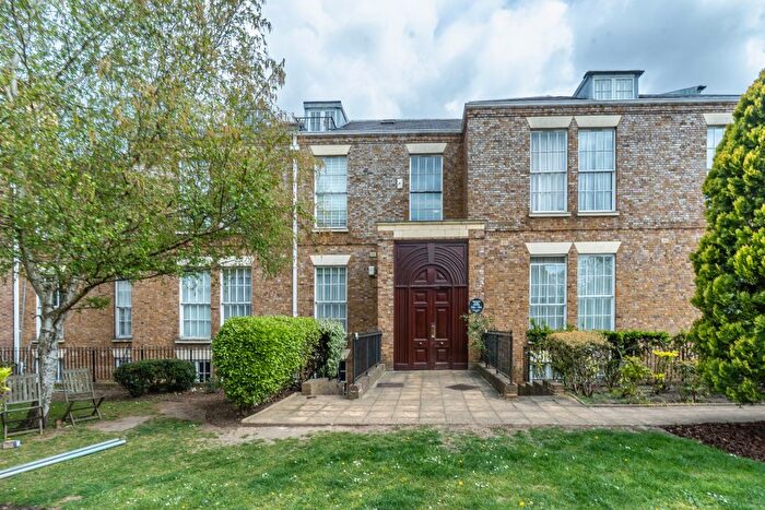 3 Bedroom Flat For Sale In Princess Park Manor, Royal Drive, London, N11
