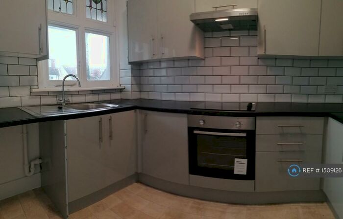 1 Bedroom Flat To Rent In Manor Road, Westcliff-On-Sea, SS0