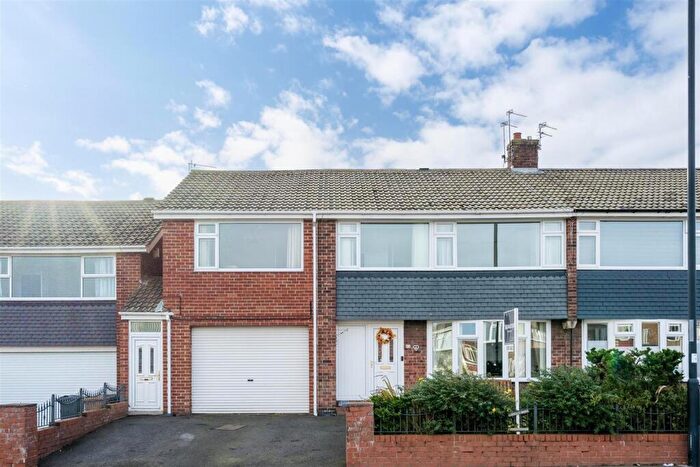 5 Bedroom Semi Detached House For Sale In Farringdon Road, North Shields, NE30