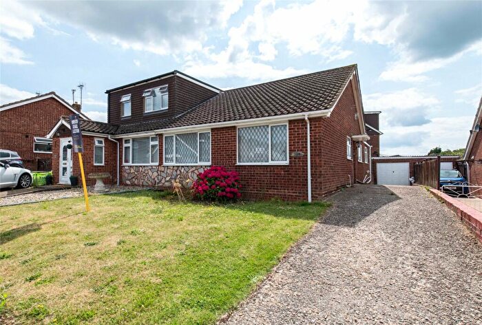 3 Bedroom Bungalow For Sale In Woodview Rise, Rochester, Kent, ME2