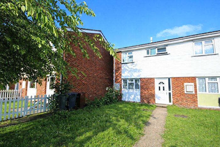 3 Bedroom Terraced House For Sale In Parsons Green, Guildford, Surrey, GU1