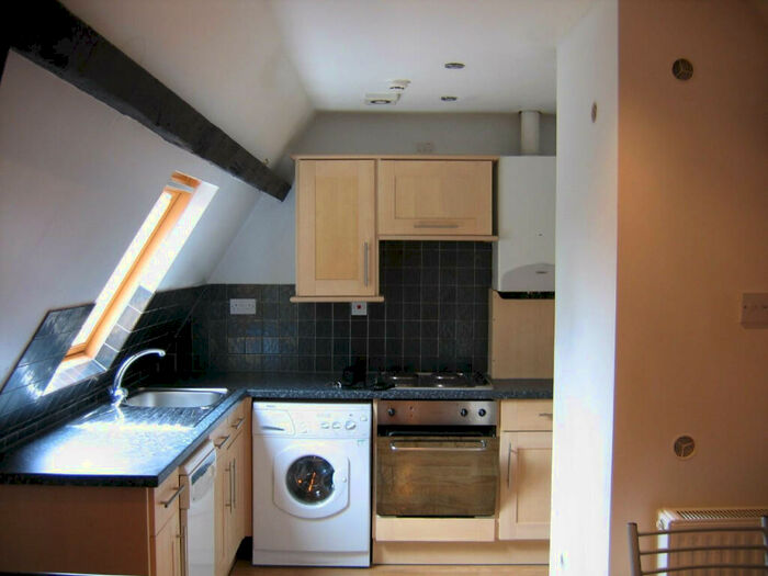 2 Bedroom Flat To Rent In Hyde Terrace, Leeds, LS2