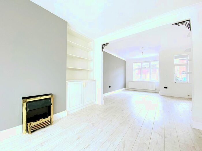 3 Bedroom End Of Terrace House To Rent In South Lane, New Malden, KT3