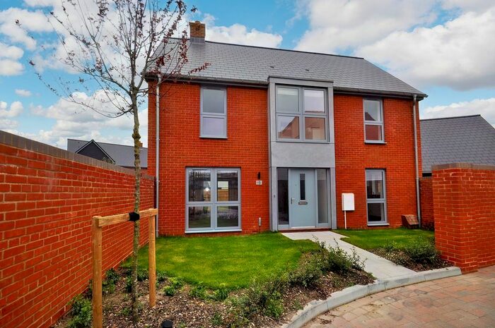 4 Bedroom Detached House To Rent In Teasel View, Kennington, TN24