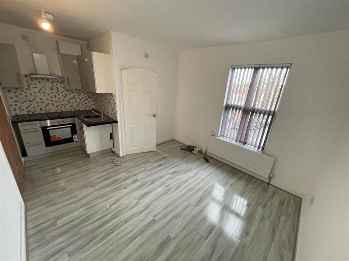 3 Bedroom House To Rent In Katie Road, Birmingham, West Midlands, B29