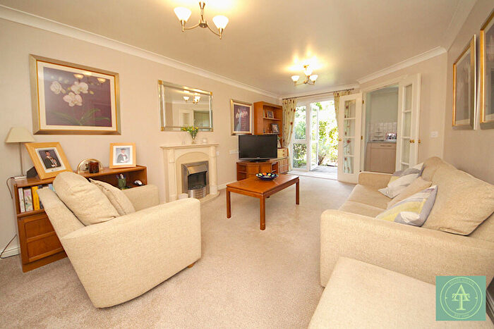 2 Bedroom Retirement Property For Sale In Austen Court, Winchmore Hill Road, N21