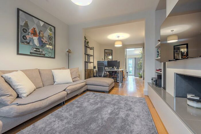 2 Bedroom Terraced House To Rent In Surbiton, Surrey, KT6