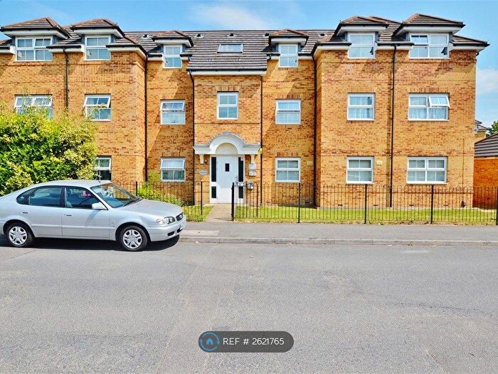 2 Bedroom Flat To Rent In Rutland Avenue, Slough, SL1