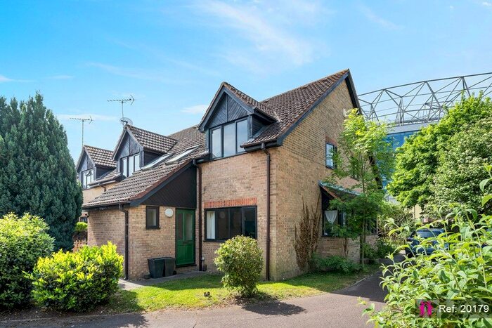 1 Bedroom Semi-Detached House To Rent In Varsity Drive, Twickenham, TW1