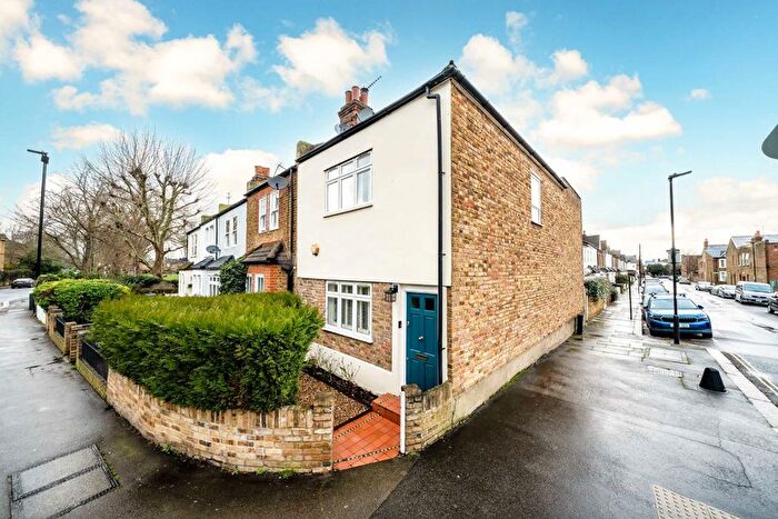 3 Bedroom Property For Sale In St. Johns Road, Isleworth, TW7