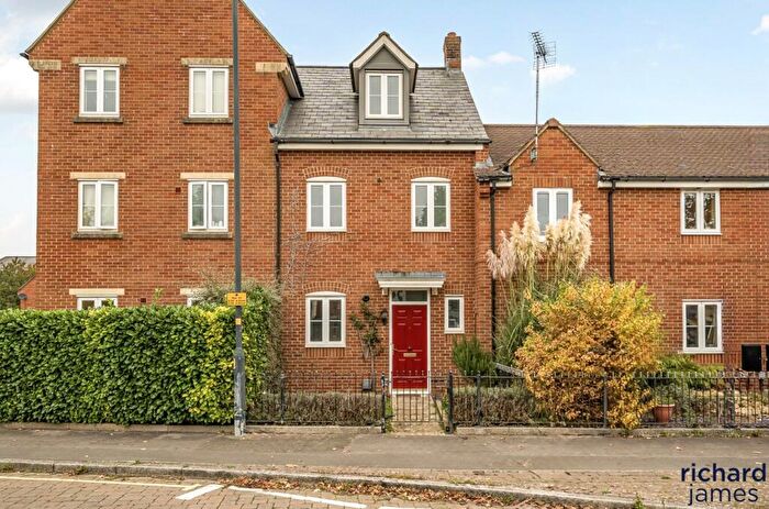 3 Bedroom Terraced House For Sale In Pioneer Road, Oakhurst, Swindon, SN25