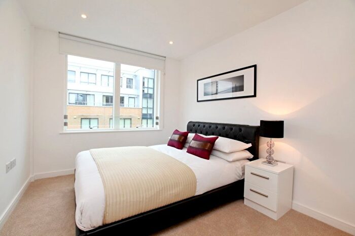2 Bedroom Flat To Rent In Caspian Wharf, Seven Sea Gardens, Bow, London, E3