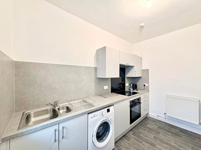 2 Bedroom Flat To Rent In Holden Street, Nottingham, NG7