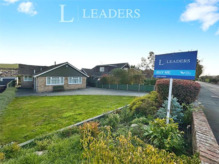 3 Bedroom Bungalow For Sale In New Road, Clanfield, Waterlooville, PO8