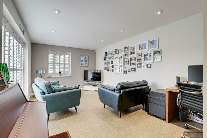 4 Bedroom Detached House For Sale In Clarkes Lane, Beeston, Nottinghamshire, NG9