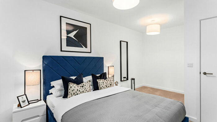 1 Bedroom Flat For Sale In Kenavon Drive, Reading, RG1