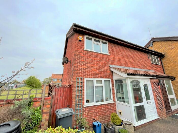 2 Bedroom End Of Terrace House To Rent In Rackenford, Shoebury, SS3